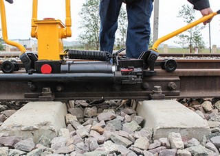 Hydraulic Rail Pulling and Pushing Device-Wuhan Linkage Track Equipment ...